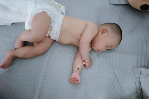 兰考几个月宝宝会抬头
